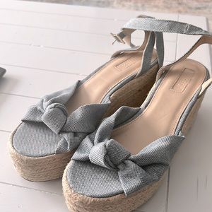 Sandals with platform